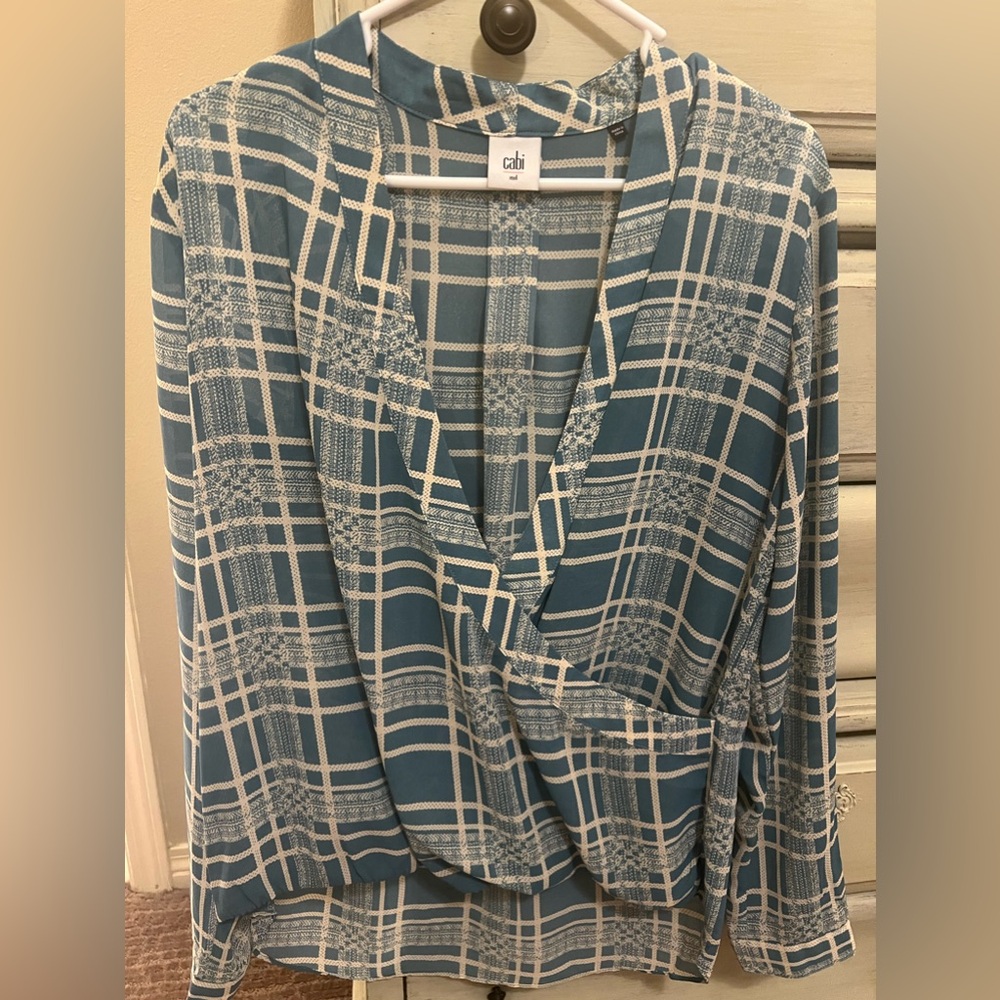 🎃🎃 Cabi turquoise aqua long sleeve blouse size medium